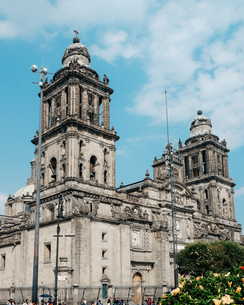 Incontournable pour découvrir Mexico et son histoire : Cathédrale de Mexico, situé en plein coeur de la ville, dans le quartier historique