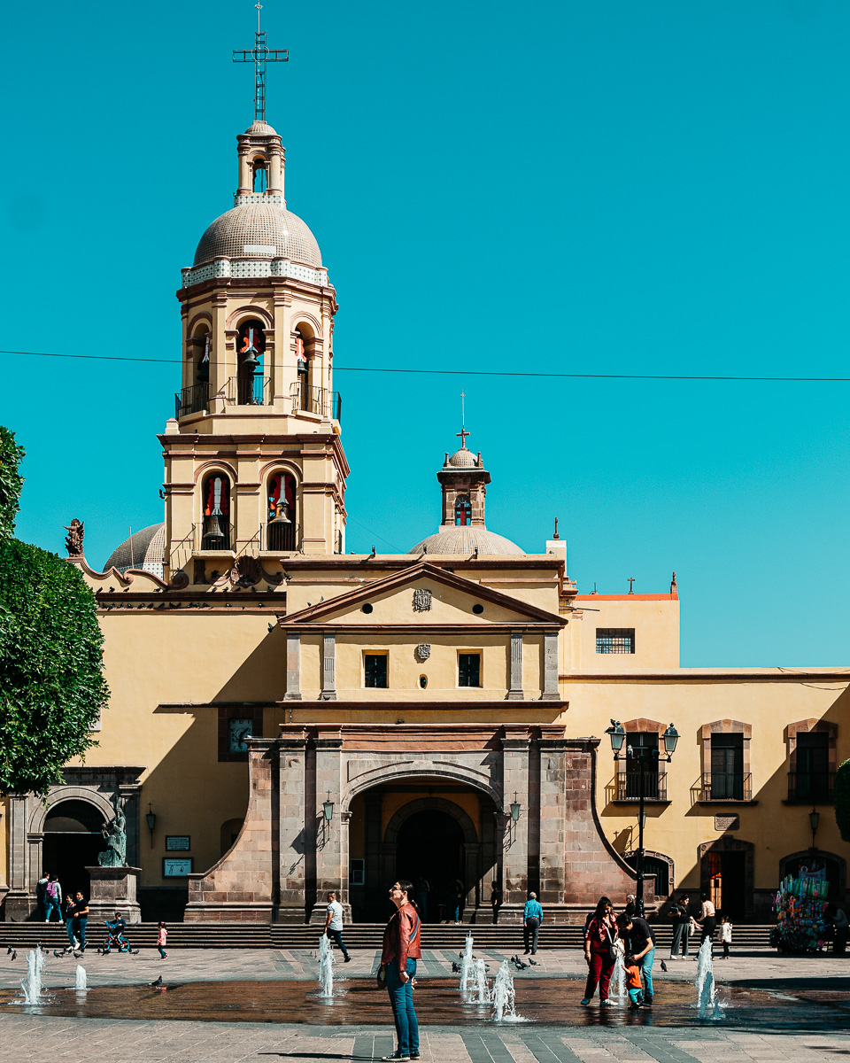 Les incontournables pour découvrir Querétaro : Se balader sur la Plaza de los Fundadores et d'autres places du centre ville