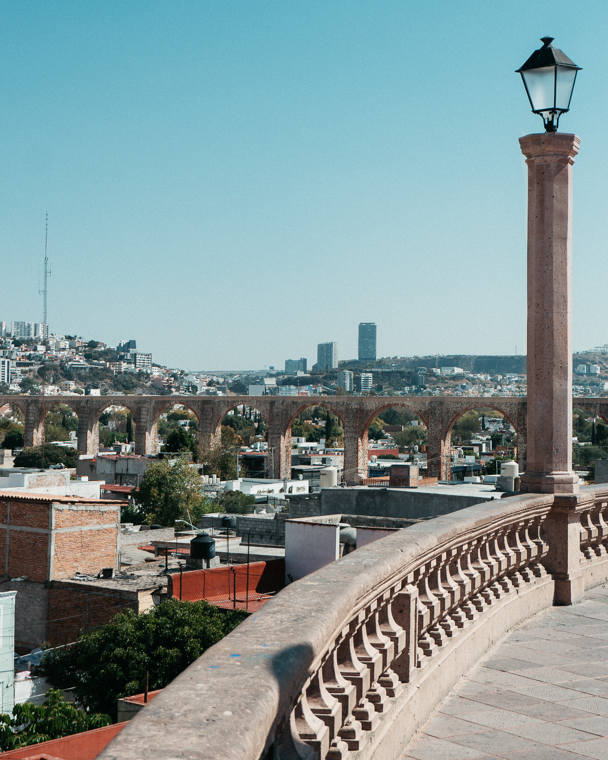 Admirer l'Aqueduc et le Mirador de los Arcos, un incontournable pour découvrir Querétaro