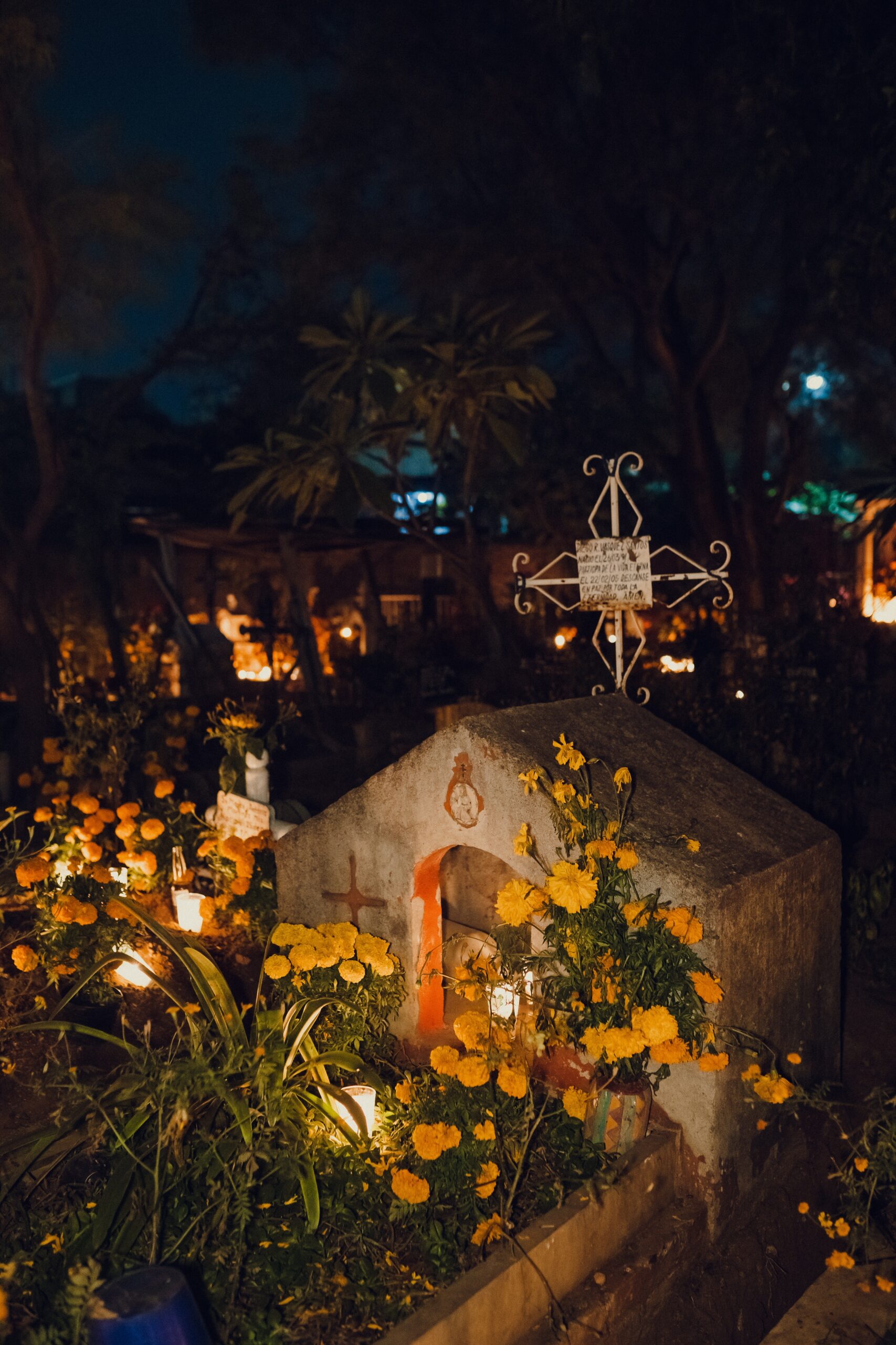 Celebrate Dia de Muertos in Mexico - Authentic guide 2023