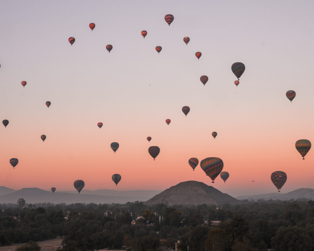 Montgolfière à Téotihuacan